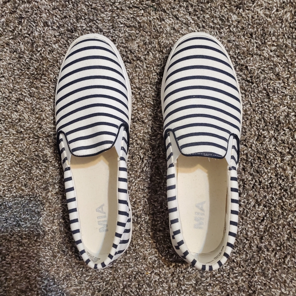 Slip on sneakers